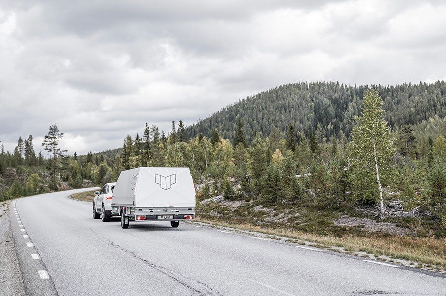 4P Trailers släpvagn på vägen i Norrland